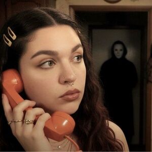 Meet your Posher, Bee